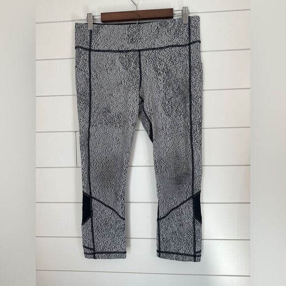 Lululemon Base Pace Rival Crop Leggings Black White Spray Jacquard 10 - Picture 1 of 4